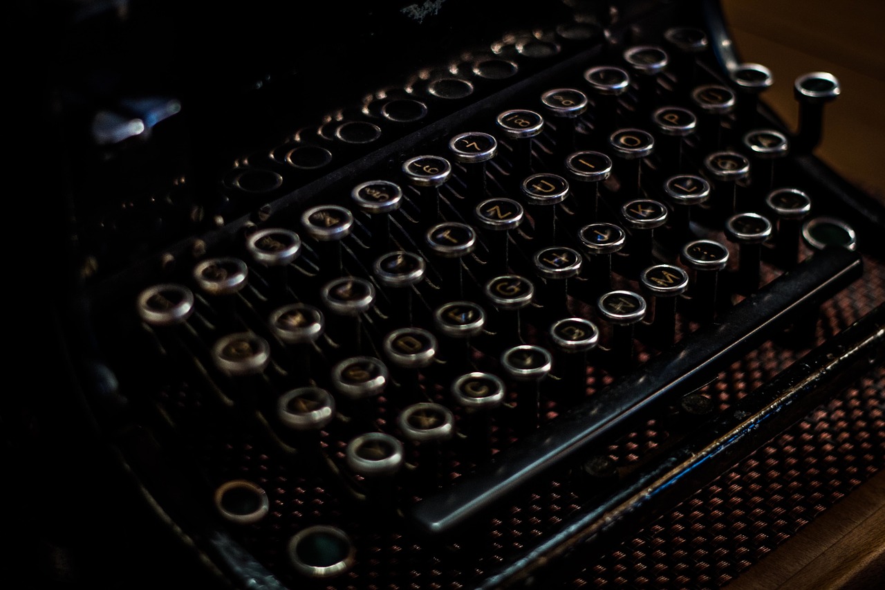 typewriter, antique, retro-1031024.jpg